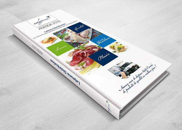 Création et déclinaison de votre charte graphique, sur l'ensemble de vos supports de communication : calendriers, agendas et sous-main...