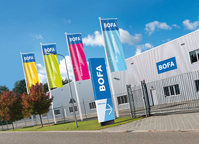 Communication visuelle - Signalétique extérieure, optimisation de votre visibilité, création de supports de communication : pavoisement, totem.